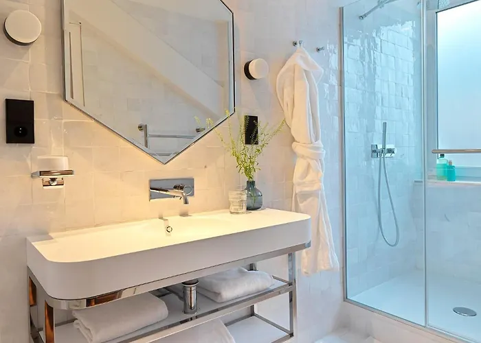 Hotel Le Katorze Parigi
